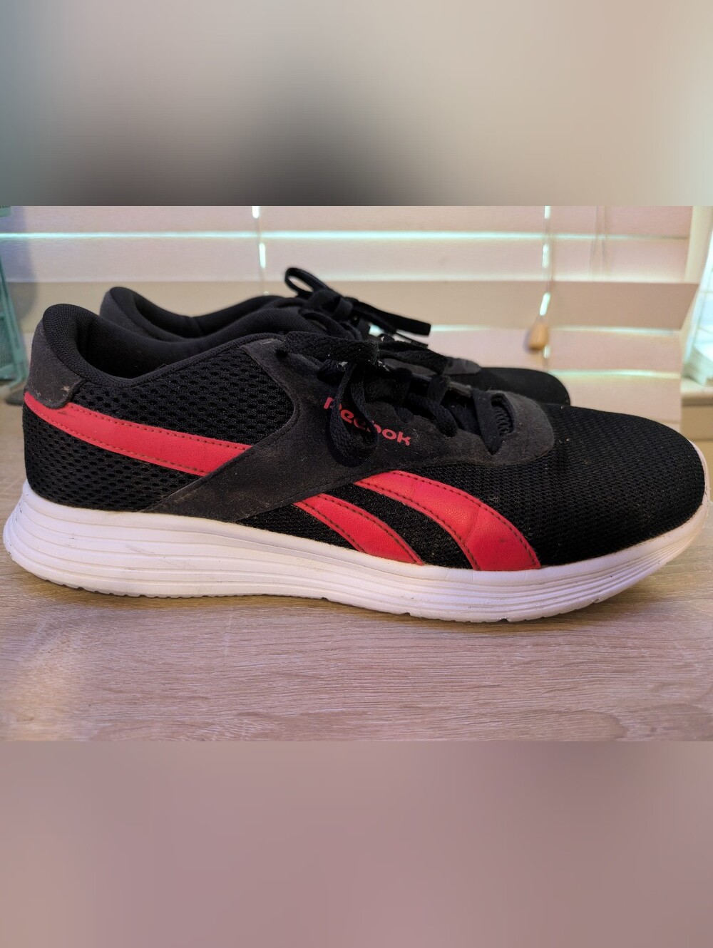 Reebok Classics Black & Hot Pink Sneakers Women’s 11